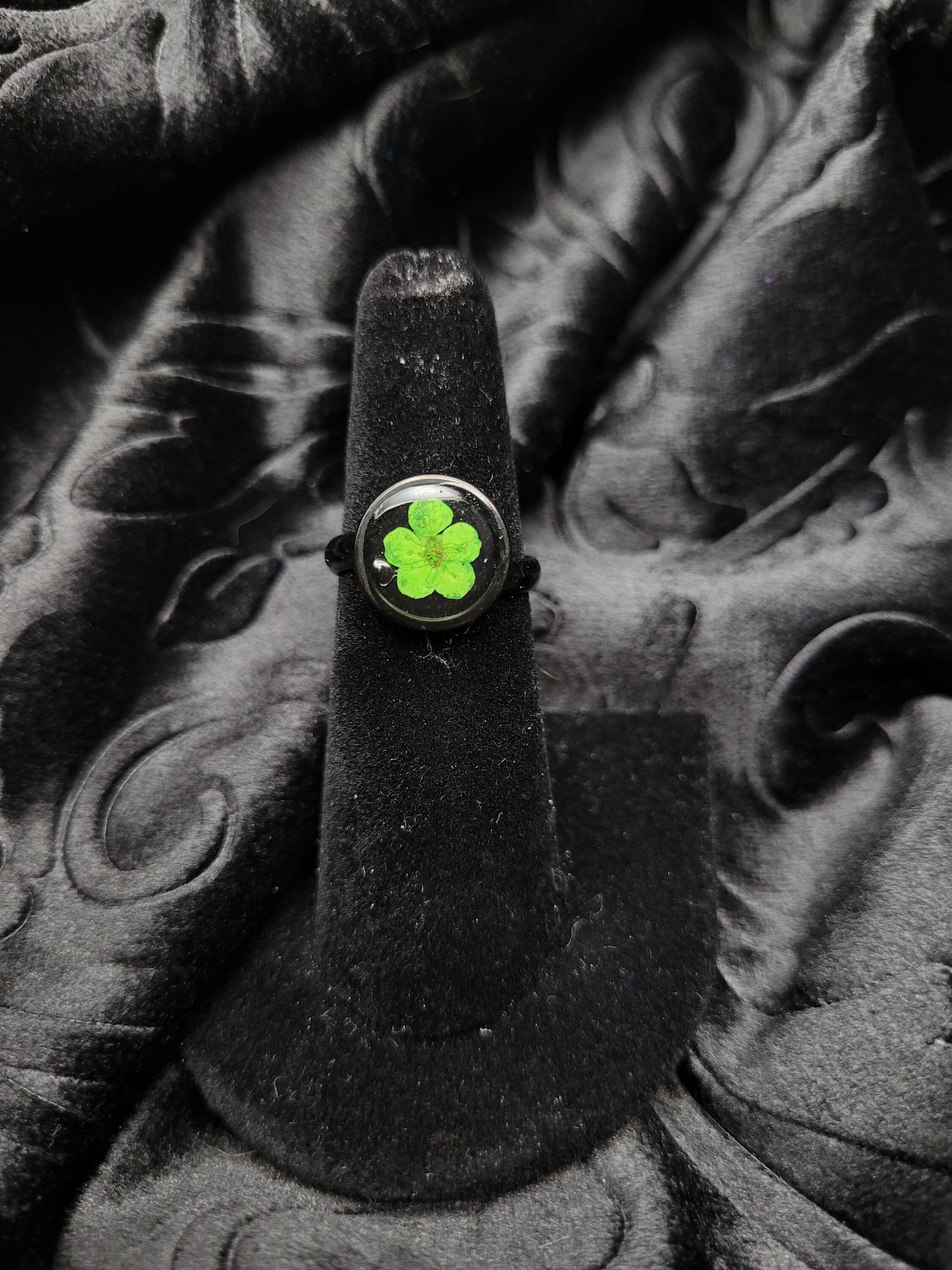 Goth Black Stainless Steel Adjustable Resin Pressed Flower Ring